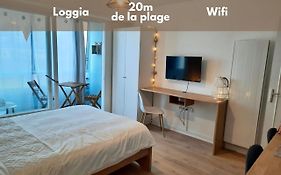 Le levant - avec loggia - à 20m de la plage
